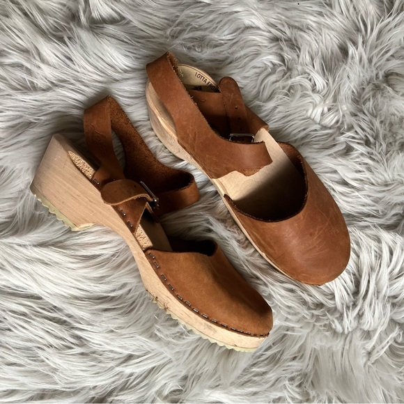 Wooden Clogs - Picture 2 of 3